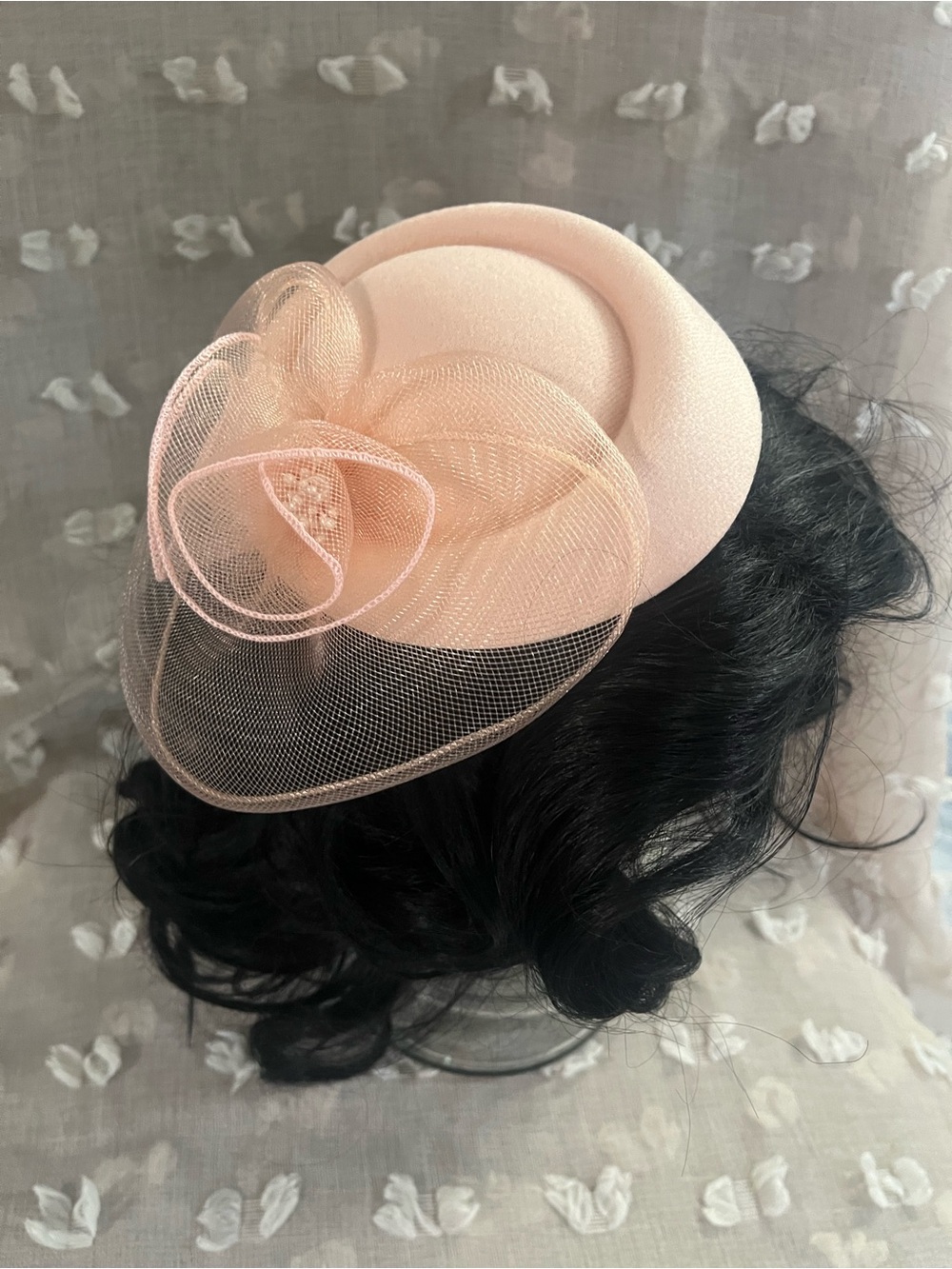 Elegant Women's Pink Fascinator Hat / hair accessory / headband with Veil